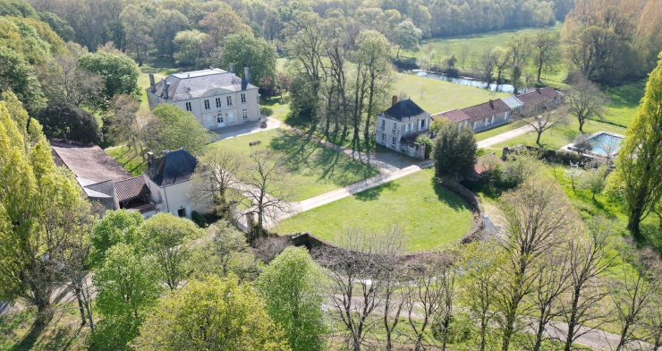 Château Chevreuil - Natural woodland retreat venue France